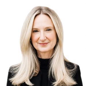 Portrait of Lesley Kingsley